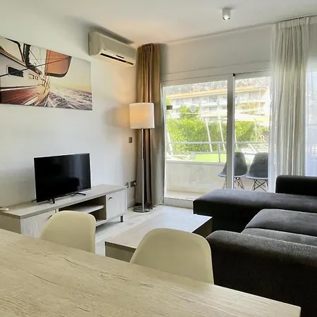Apartment Festasol 111 *